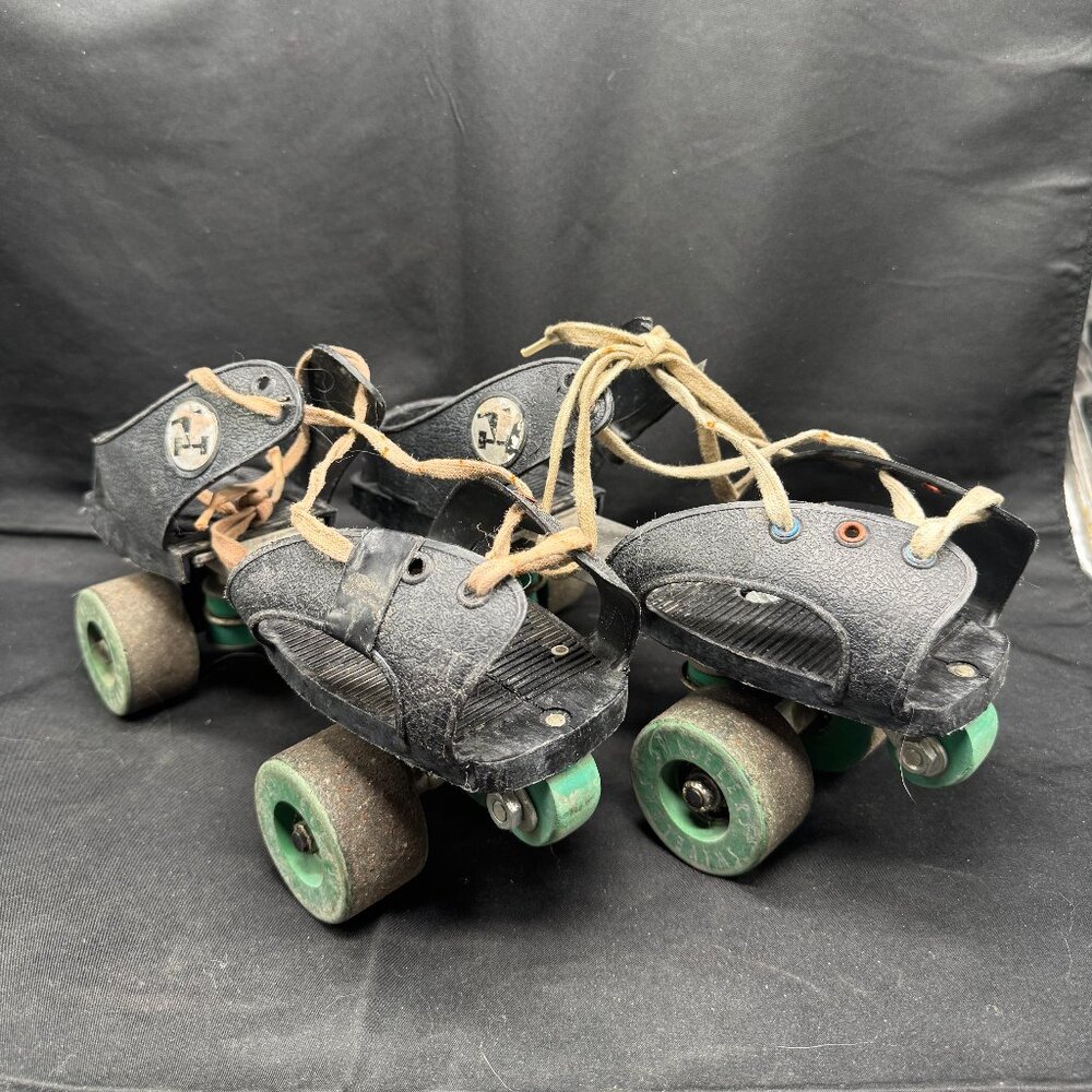 Vintage Mannings Adjustable Swivelers Roller Skates Turquoise Wheels